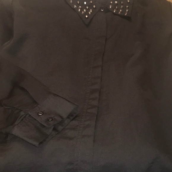 Brand & Label top women's size medium black studded collar hidden button down - Picture 9 of 11